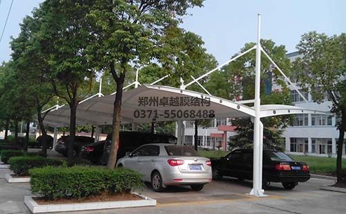 交付使用的膜結(jié)構車棚