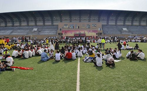 濮陽(yáng)醫(yī)學(xué)高等?？茖W(xué)校膜結(jié)構(gòu)看臺(tái)設(shè)計(jì)效果圖