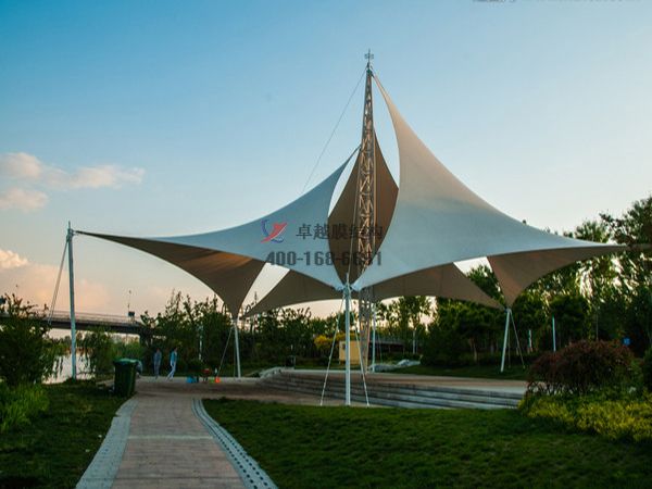 衡陽張拉<font color='red'>膜結(jié)構(gòu)景觀</font>設(shè)計(jì)施工【案例圖片】 　　