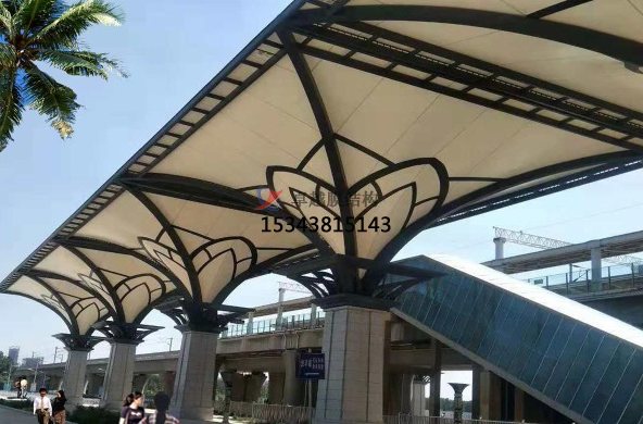 張拉膜結(jié)構遮陽雨棚能抵抗多少級臺風暴雨？