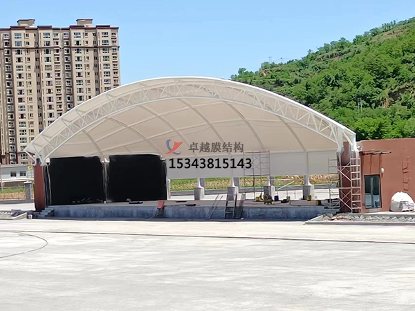 舞臺建筑采用膜結構的原因？