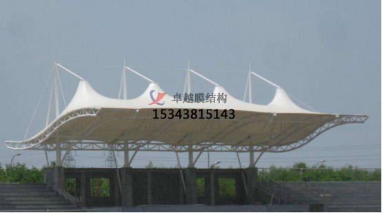體育場看臺如何使用膜結(jié)構(gòu)設(shè)計？